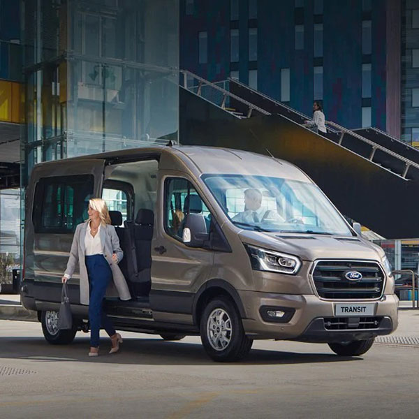 Ford Transit Minibus Varese esterni